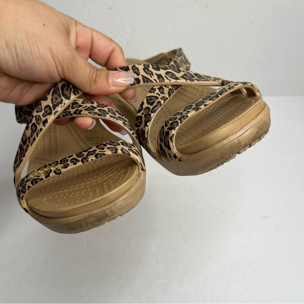 Crocs Cyprus IV Leopard Animal Print Heel Sandals Size 7 Tan Brown Rare Comfort - Picture 13 of 15